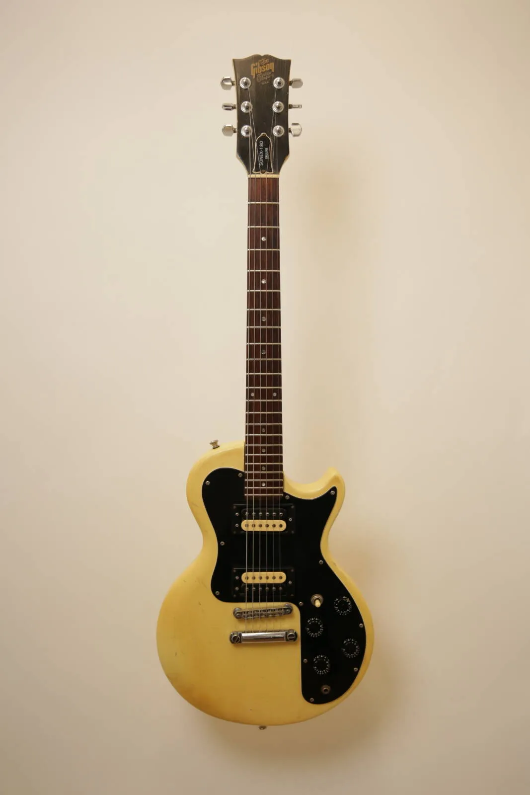 1982 Gibson Sonex 180 Deluxe - The Guitar Gallery, Auckland  