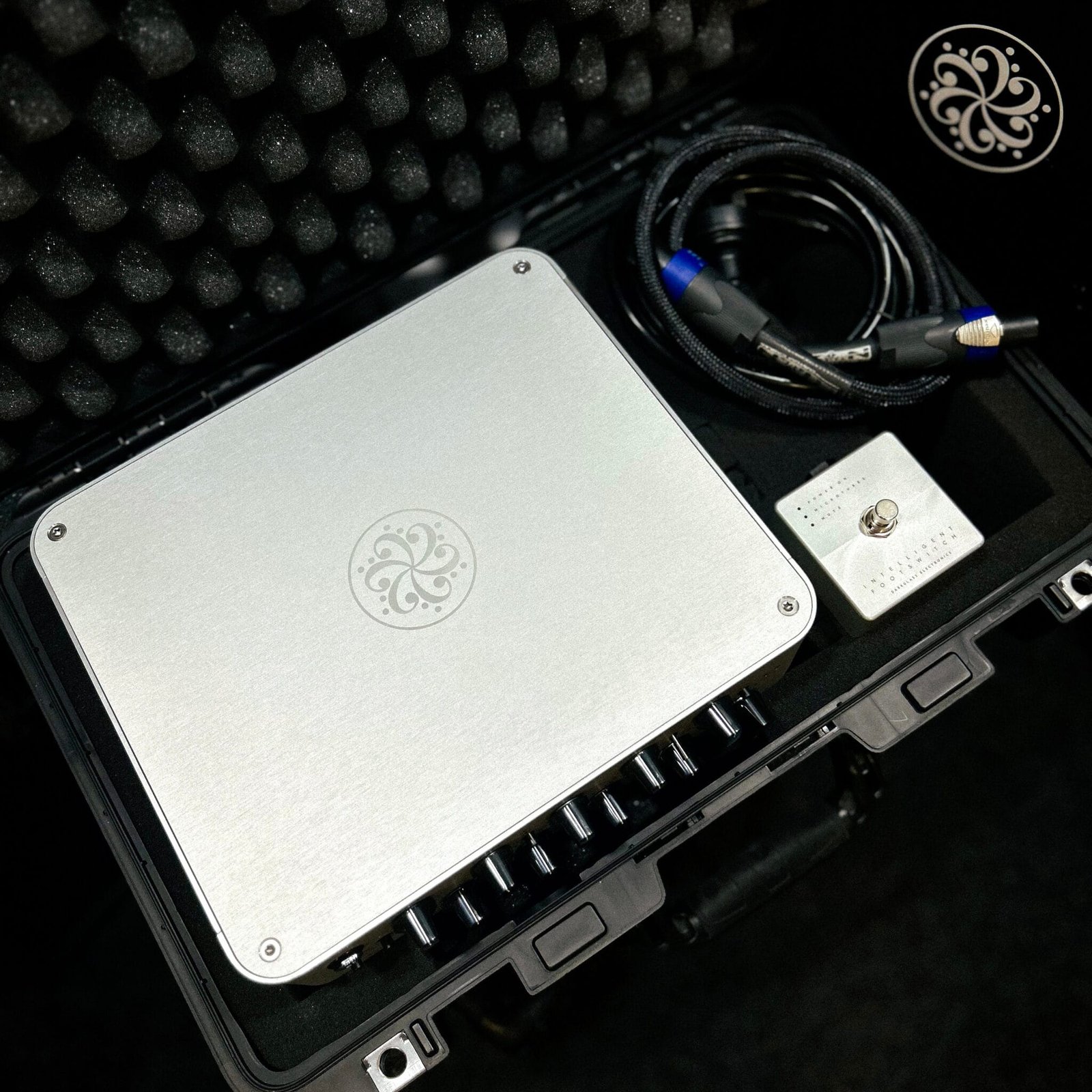 Used - Darkglass Microtubes 900 v1 Bass Amp Head w/Pelican Case - Image 3