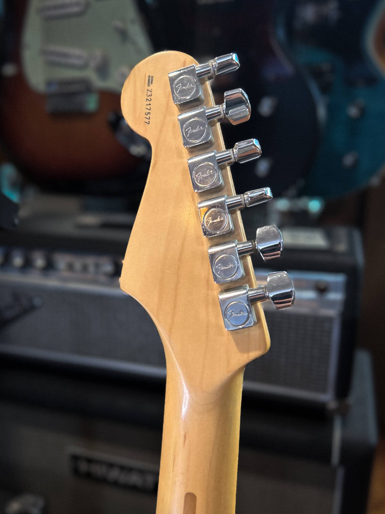 Used - 2004 Fender 50th Anniversary American Stratocaster w/Case - 2-Tone Sunburst - Image 9